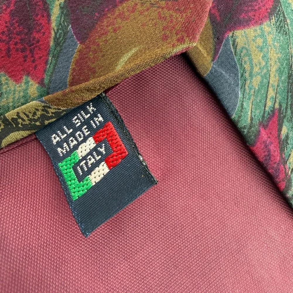 Vintage Enrico‎ Guccini Mens 100% Silk Tie Hand Made in Italy Fruit Leaf Pattern